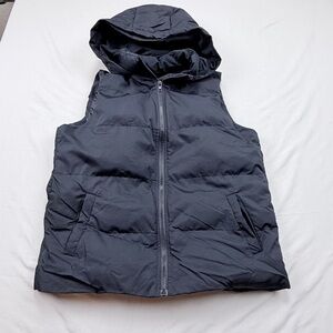 Sleeveless Hooded Puffer Vest in Black